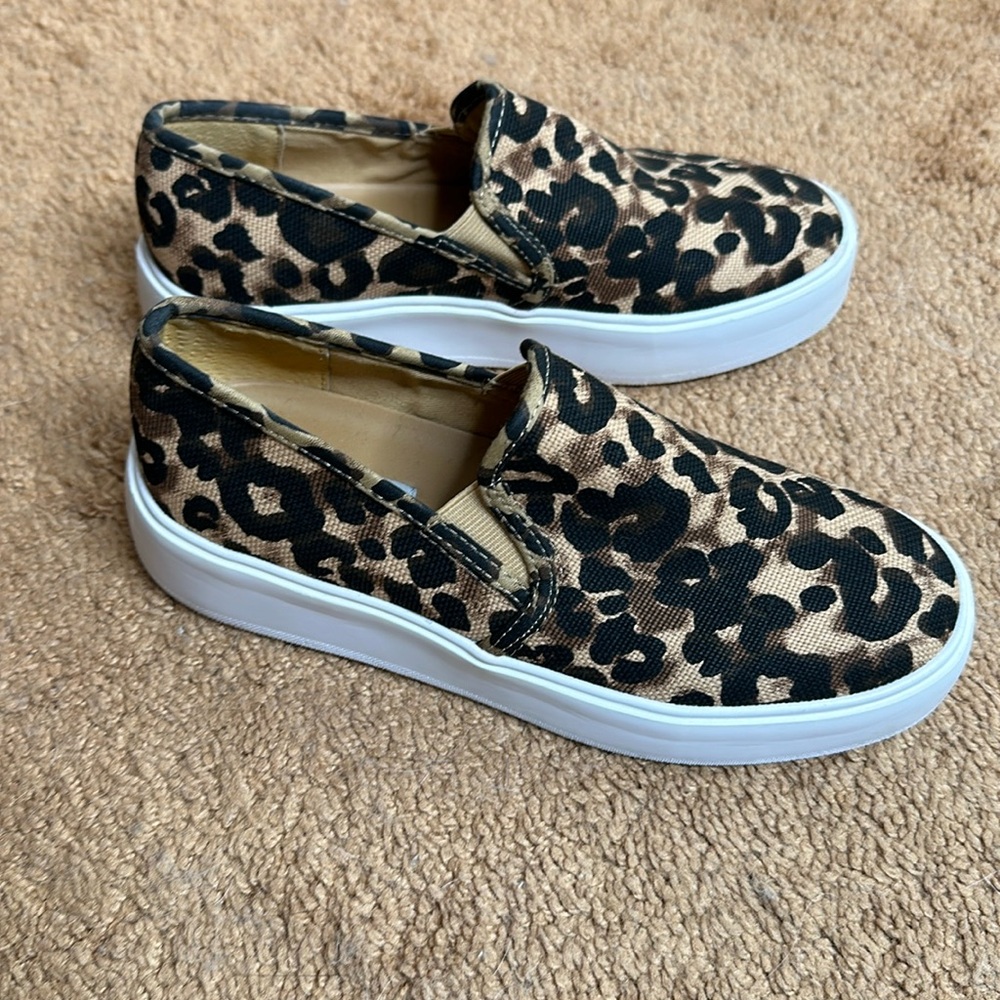 STEVE MADDEN SIZE 6 LEOPARD CAMO SNEAKERS
